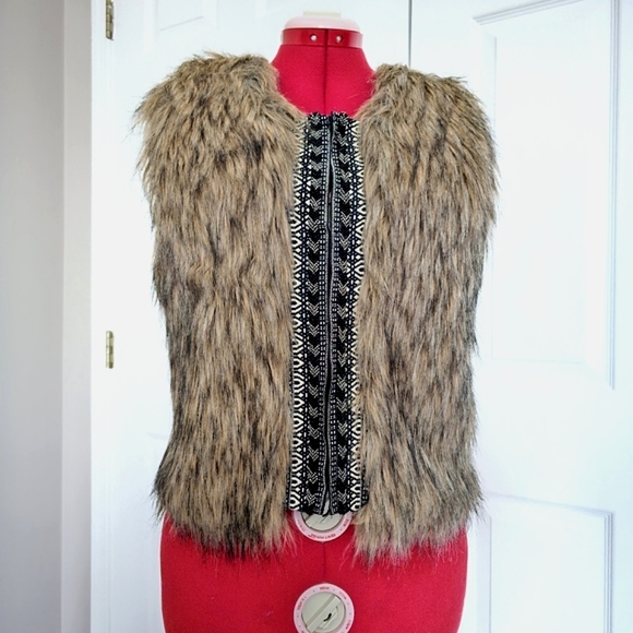 Miss Me Faux Fur Cable Knit Vest - Size L - Picture 6 of 14